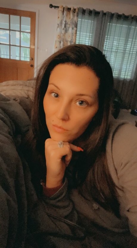 バン・オンリーファンズ ヌード 写真