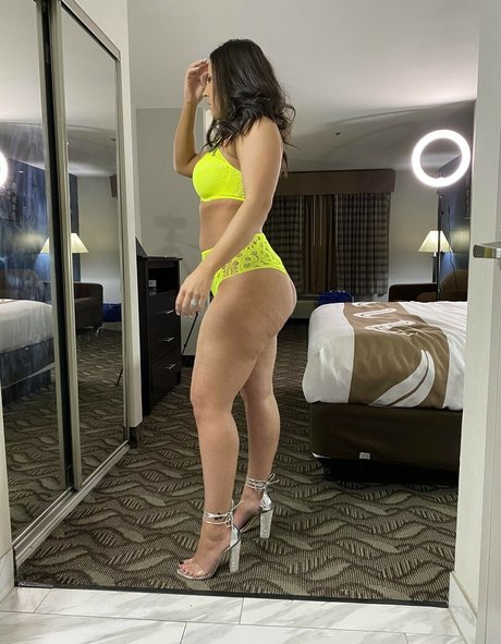 金髪の小人オンリーファンズ 限定 写真