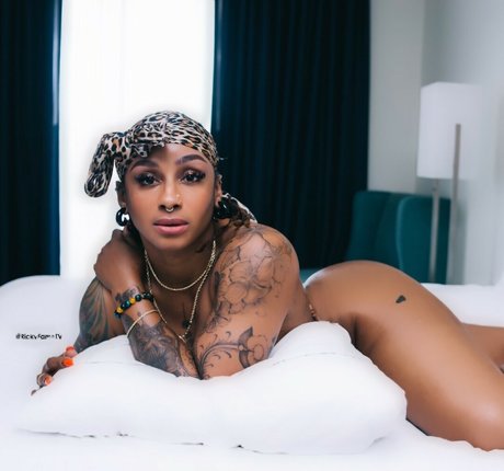 ItsJustRocky セクシーモデル 写真