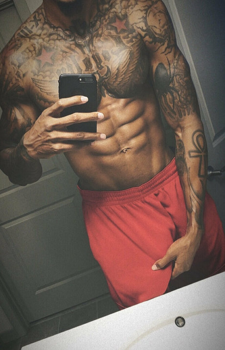 ヌード熟女オンリーファンズ ホット 画像