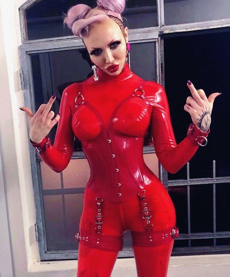 My Little Vronie ヌードモデル 写真