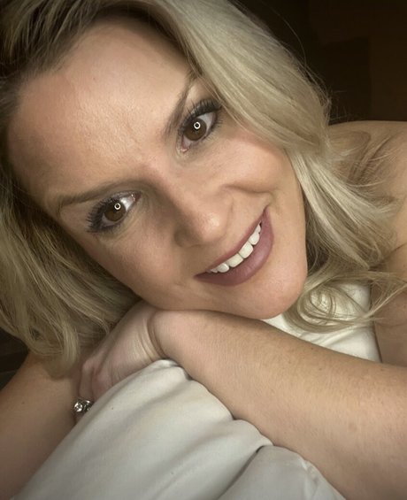 Show Your Girlfriend ポルノスター セクシー 写真