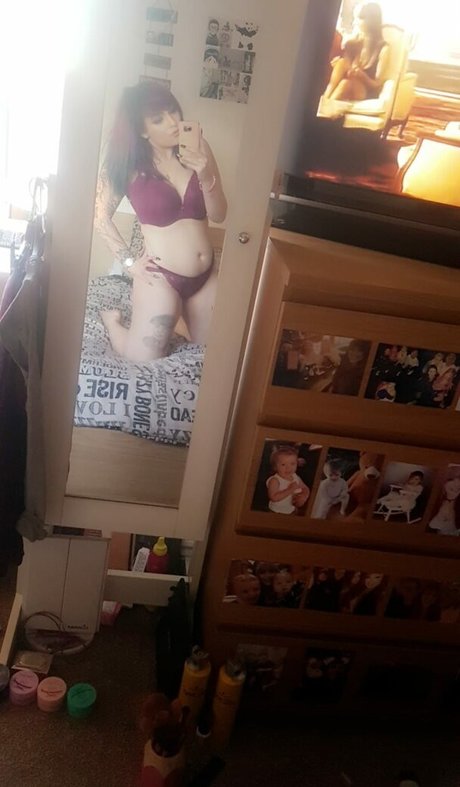 ニューハーフの乗馬オンリーファンズ アートポルノ 写真