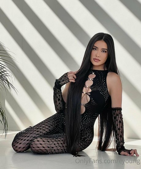 フェイシャルオンリーファンズ セクシー裸 写真