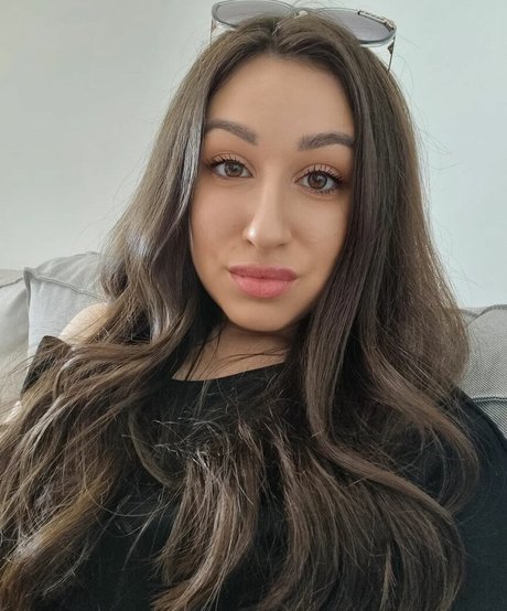 ブルネットのPOV オンリーファンズ アート裸 画像