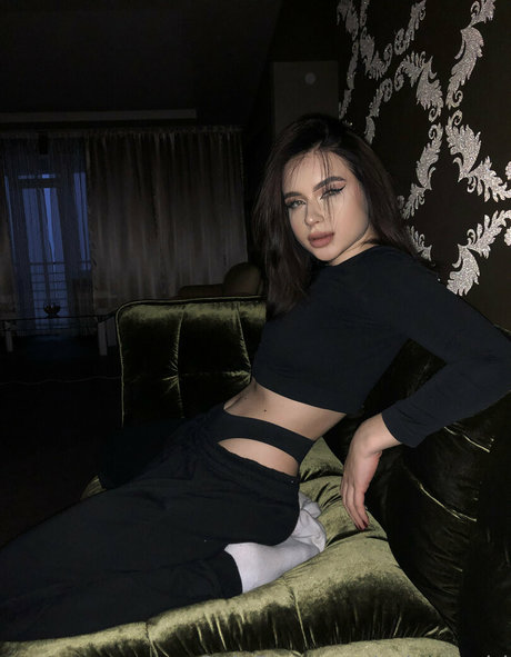 selena girl ポルノモデル 画像