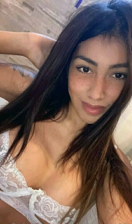 指マン 潮吹き オンリーファンズ セクシー裸 写真