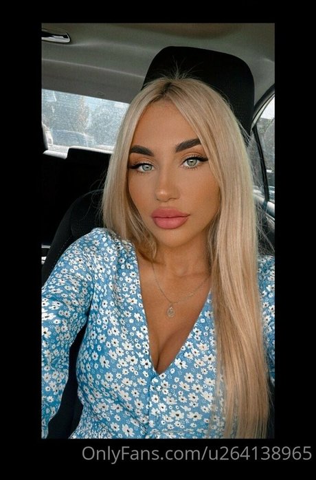 alicedollyua かわいいポルノスター 写真