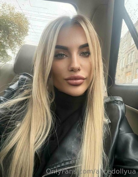 alicedollyua かわいいポルノスター 写真