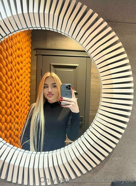 alicedollyua 素敵なモデル 写真