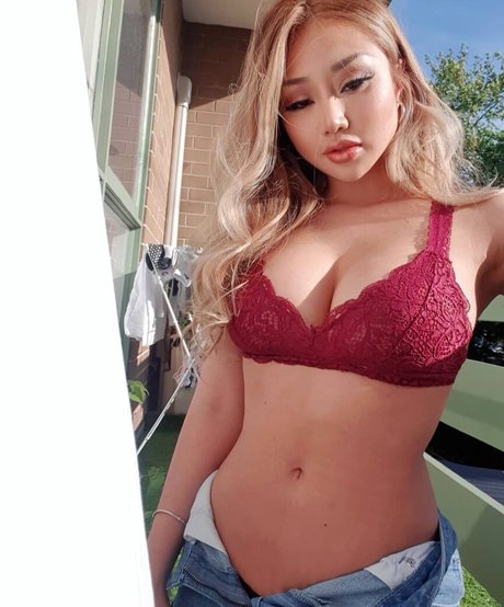 Rosie Ly ポルノスター パーフェクト 写真