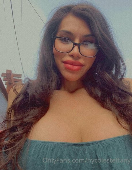 エモな痴女オンリーファンズ 美しいポルノ 画像