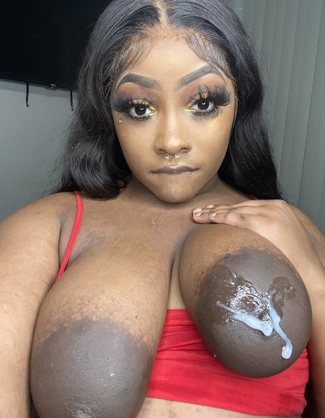 キティ・ウェット・オンリーファンズ セクシー 写真