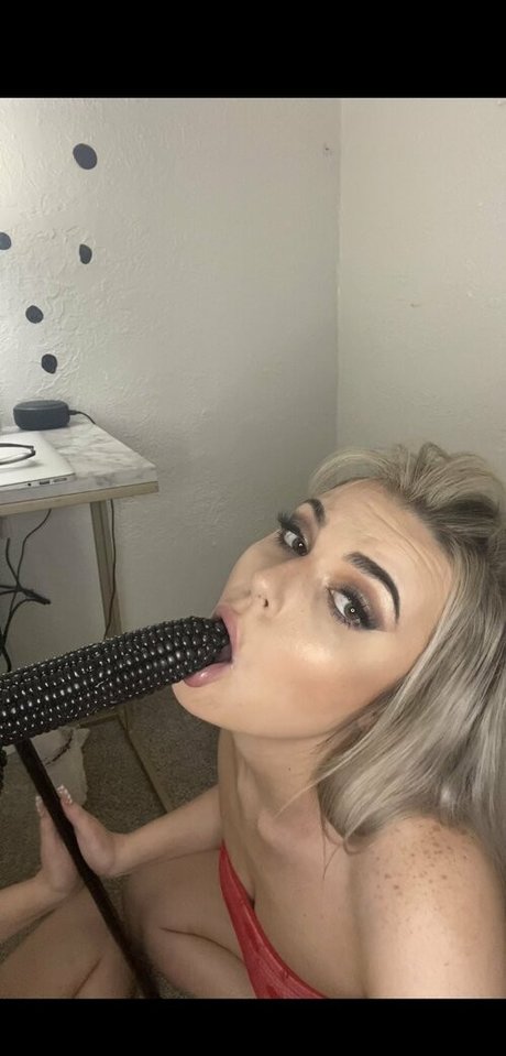 セクシーなブルネットのオンリーファンズ 無料エロ 画像