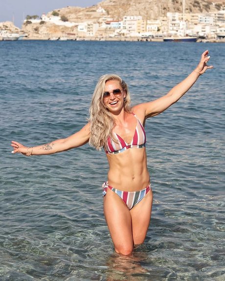 母親のオンリーファンズ アートポルノ 写真