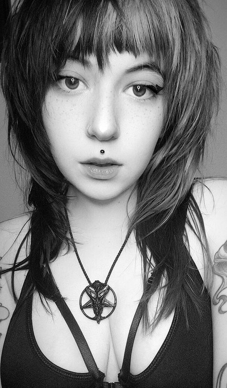 Knives 完璧なポルノスター ギャラリー