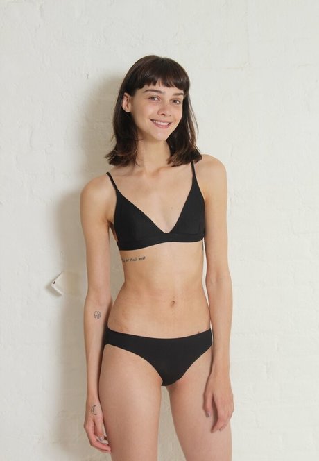 Emma Appleton ヌードモデル 写真