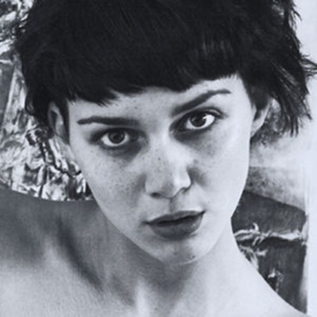 Emma Appleton 裸のポルノスター ギャラリー