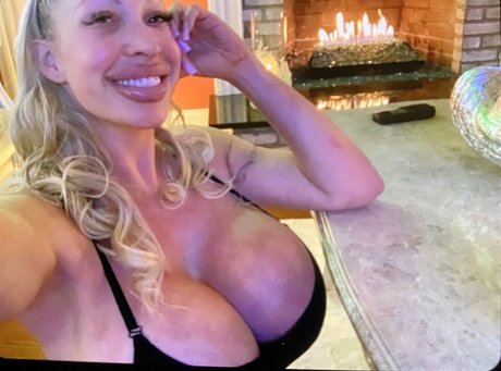 巨大ディルドオンリーファンズ 美しいヌード 写真