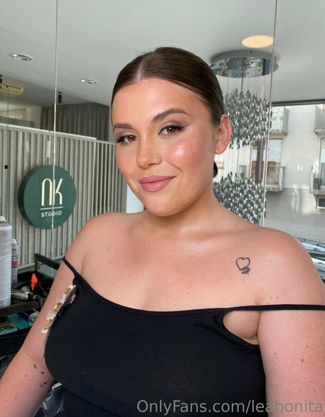 ナースオンリーファンズ エロ 写真