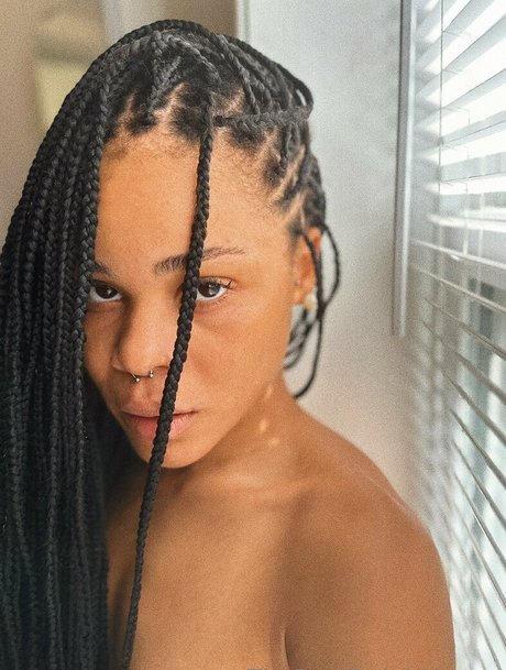 ランジェリーヌードオンリーファンズ ホットxxx ギャラリー