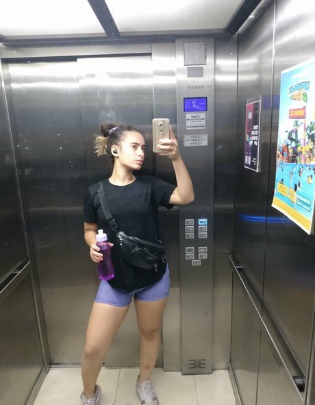 nairobimoon アートモデル 写真