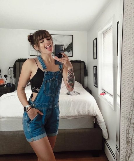 指マン 潮吹き オンリーファンズ 美しいヌード 写真