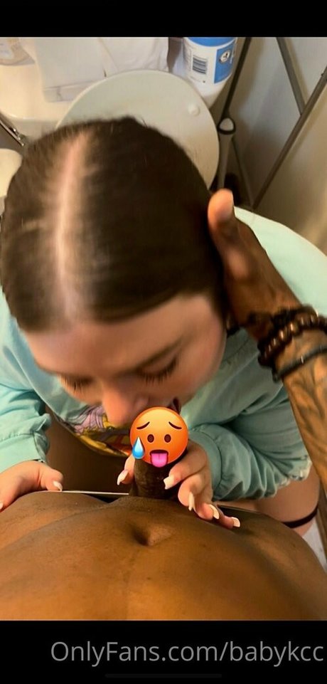 babykcc ヌードのポルノスター ギャラリー