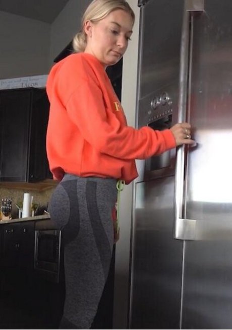 ジャーナリストオンリーファンズ アダルト 写真