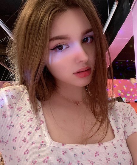 Elina Karimova 独占ポルノスター 写真