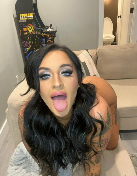 ラテン系フェラチオオンリーファンズ アートポルノ 画像