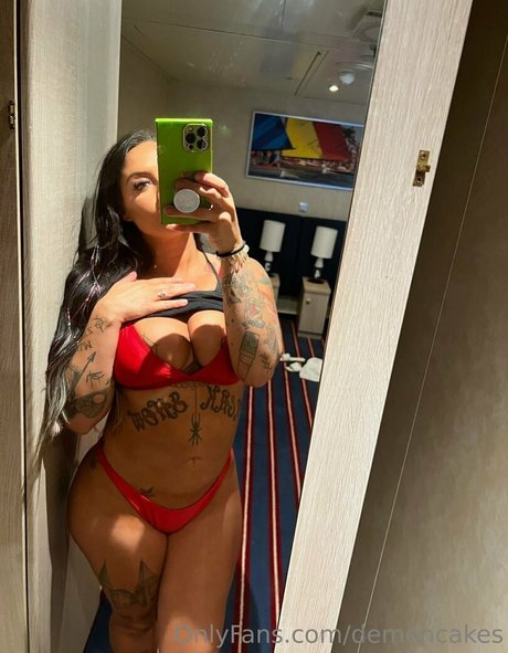 Demoncakes セクシー女優 ギャラリー