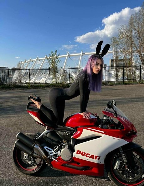 anna liana アダルトモデル 画像