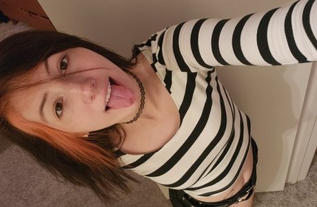 巨乳ランジェリーオンリーファンズ エロ 写真