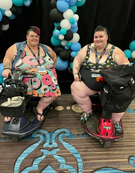 バン・オンリーファンズ 無料ポルノ 写真