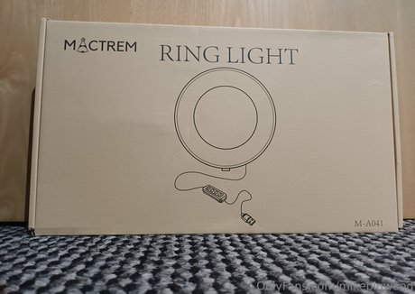 ダウンオンリーファン ポルノグラフィック 画像