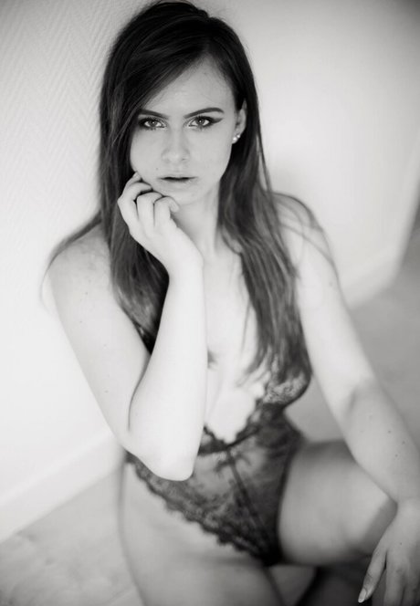 熟女オナニーオンリーファンズ 美しい 写真