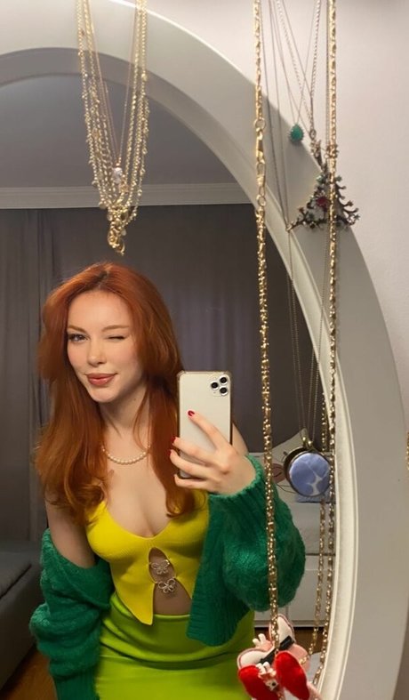 Aysennyuksel ポルノスター ヌード ギャラリー