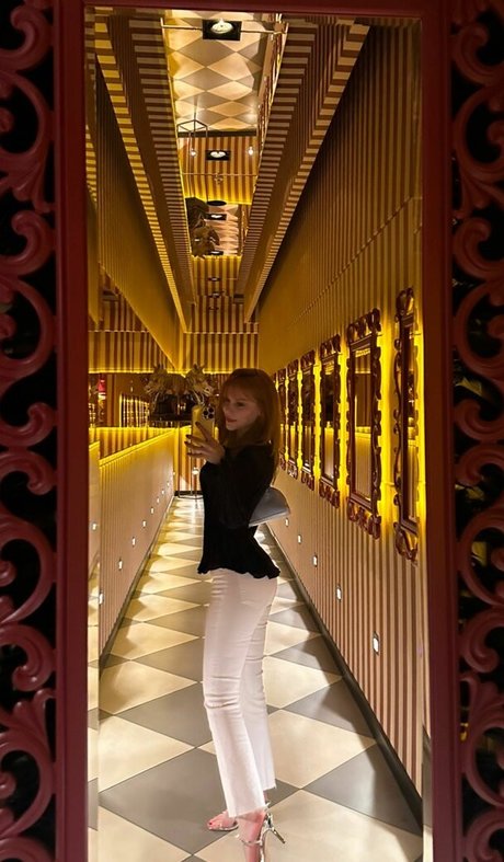 Aysennyuksel ポルノスター アート 写真