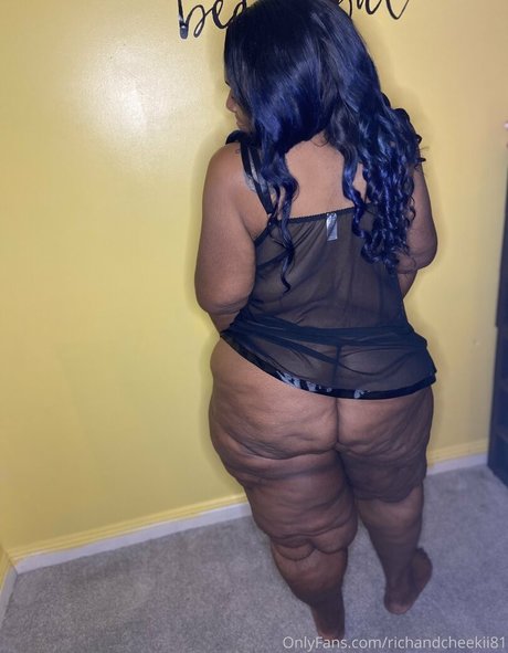 金髪の小人オンリーファンズ ホットポルノ 写真