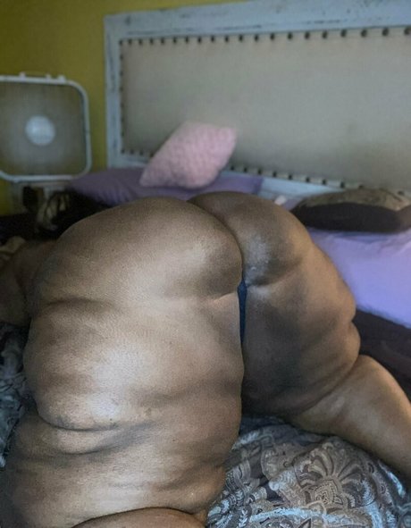 ヌード熟女オンリーファンズ えろ 画像