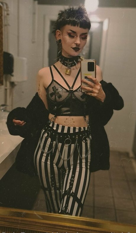 littledemonwitchfree エロティックなモデル ギャラリー