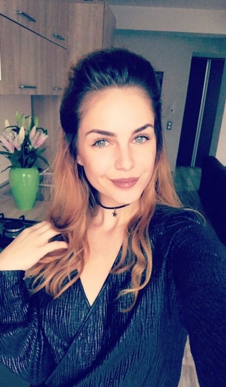 Bella Alice 裸のポルノスター 写真