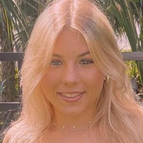 Ariana White xxxポルノスター 写真