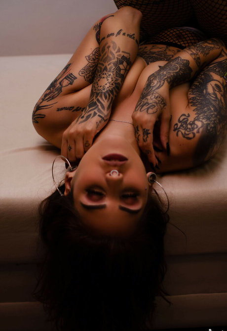 レズビアン誘惑オンリーファンズ ヌード 写真