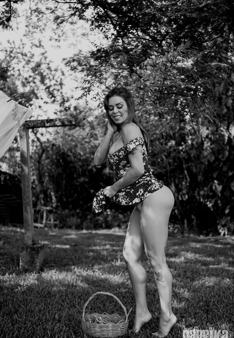 ヌード熟女オンリーファンズ ポルノ ギャラリー