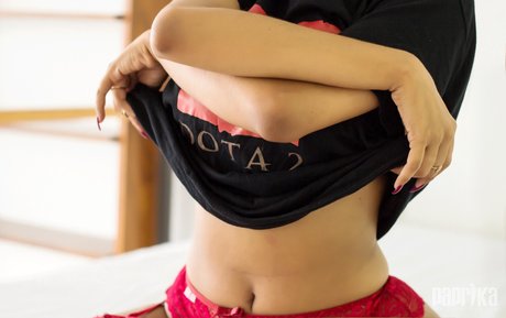 指マン 潮吹き オンリーファンズ エロ 写真