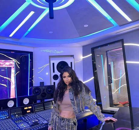 Alus アダルトスター ギャラリー