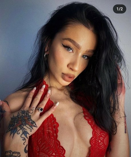 Agata Dziarma 裸のスター 画像