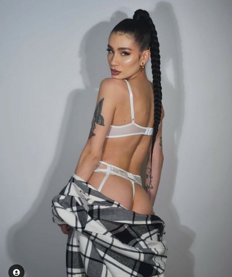 Agata Dziarma ポルノ女優 写真